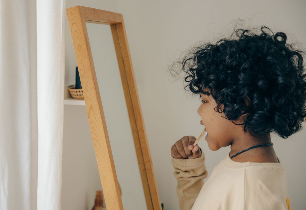 A child brushing their teeth